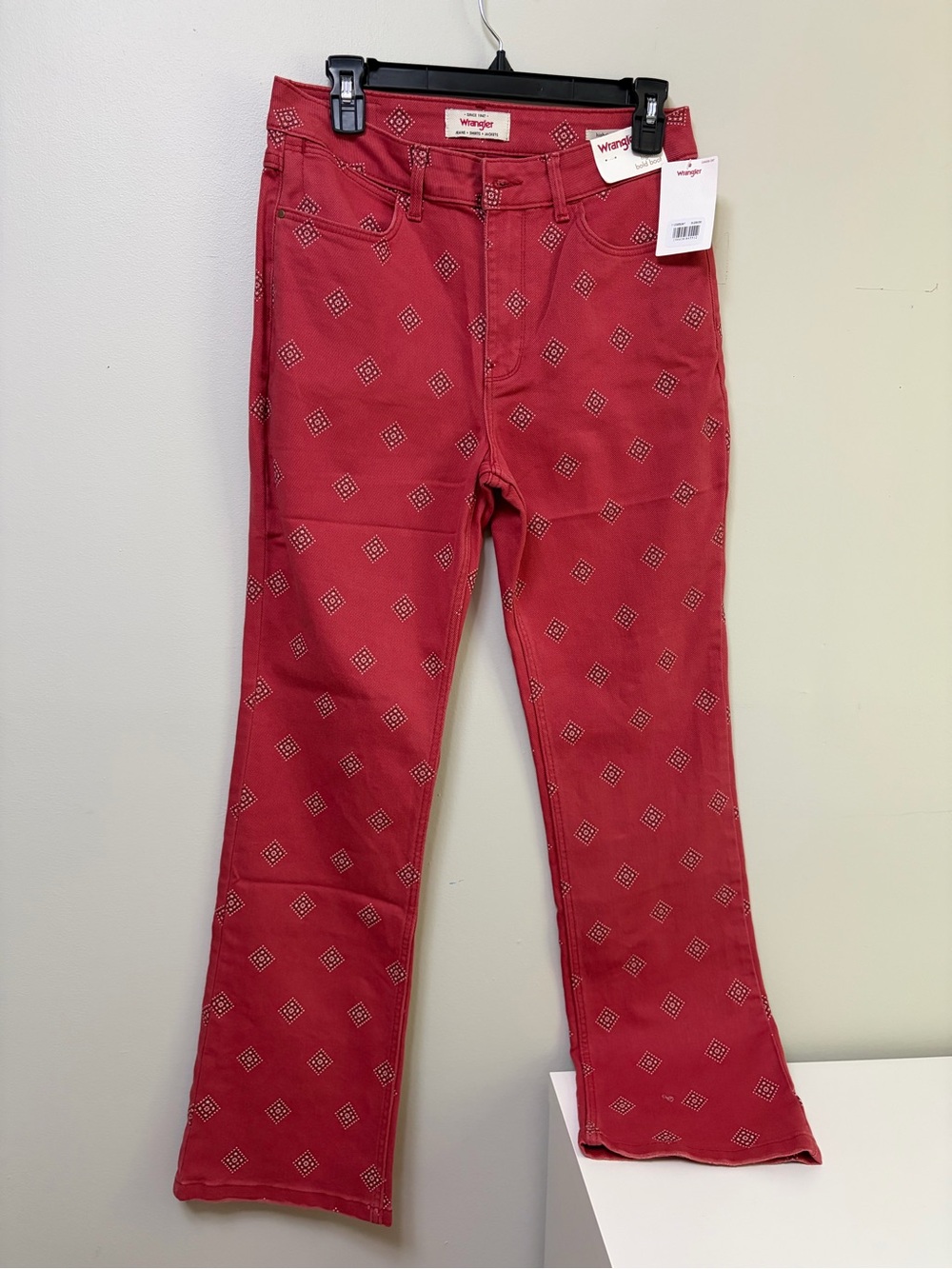 Wrangler High-Rise Bold Boot‎ Jeans in the Diamond bay Red colorway Size 8 29x30